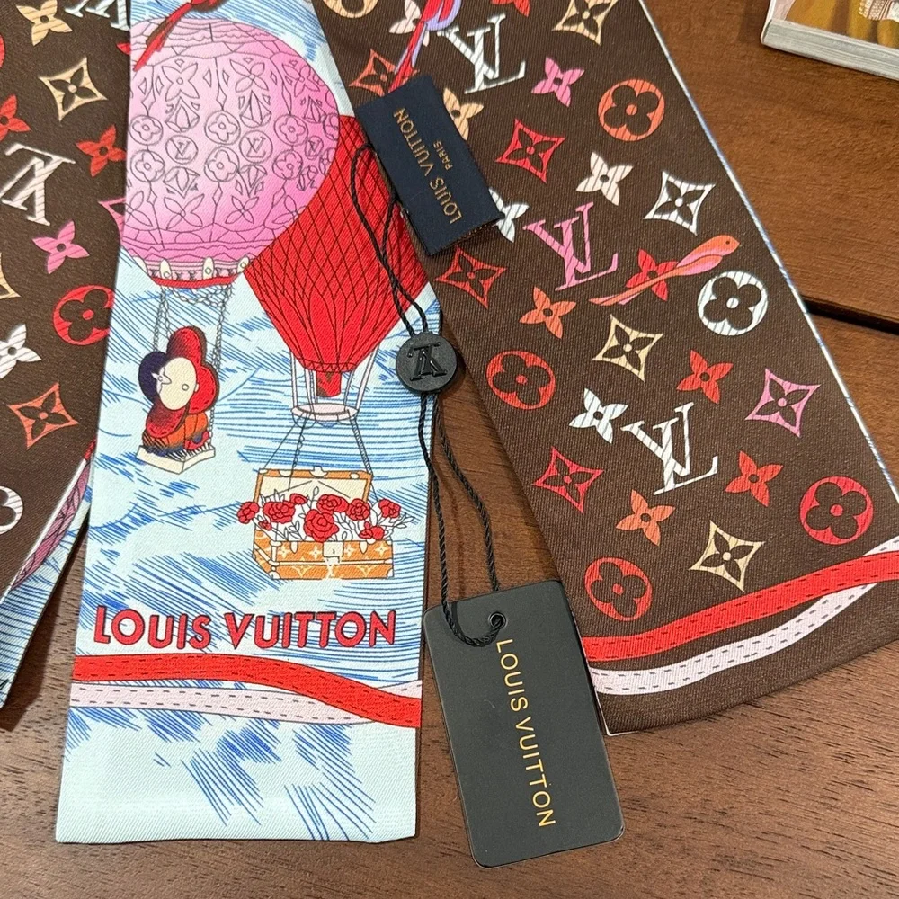 GWP Louis Vuitton Vibrant Monogram Silk Scarf - Picture 2 of 6